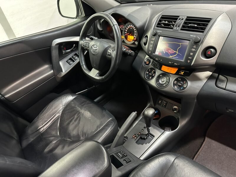 TOYOTA RAV 4 2.2D-CAT Executive 4×4 CS AutoDrive