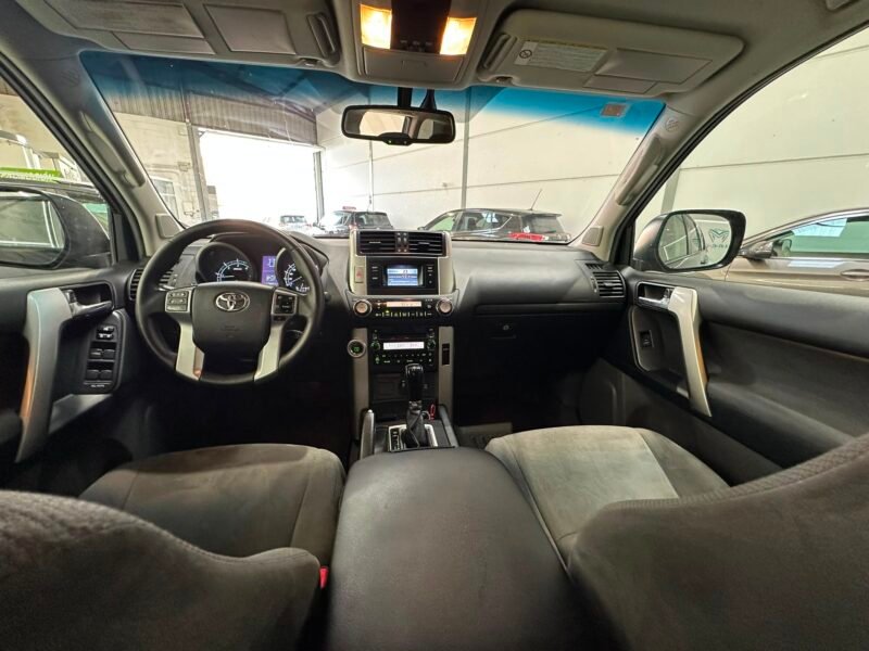 TOYOTA LAND CRUISER 3.0 D4D VX