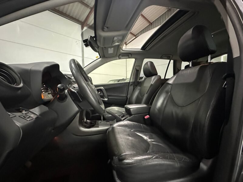 TOYOTA RAV 4 2.2D-CAT Executive 4×4 CS AutoDrive