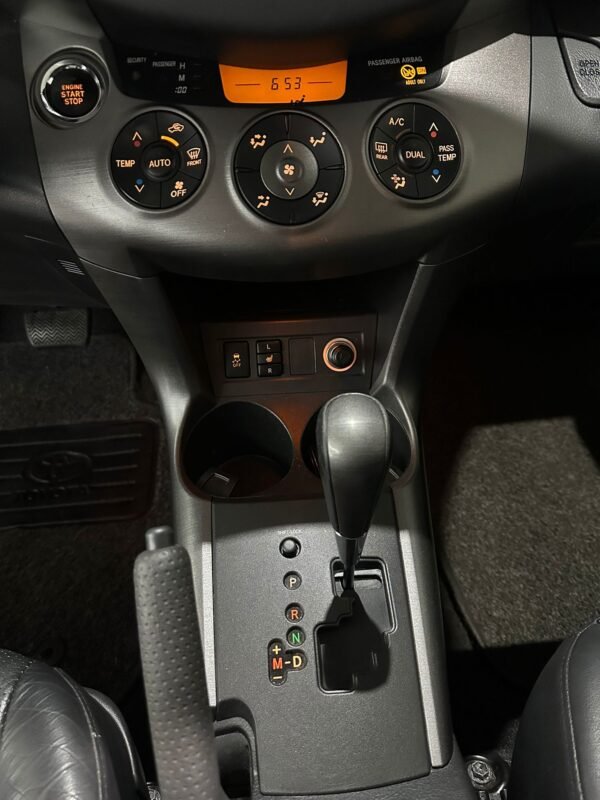 TOYOTA RAV 4 2.2D-CAT Executive 4×4 CS AutoDrive